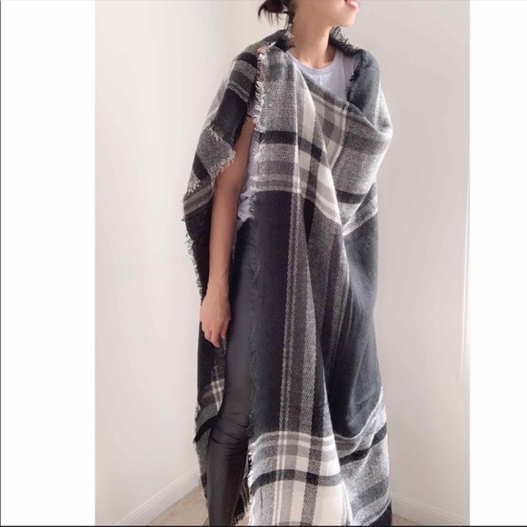 OVERSIZED TARTAN PLAID WRAP SCARF - Picture 4 of 6
